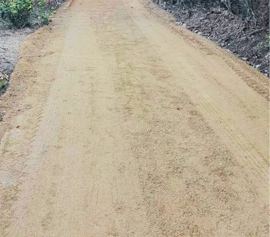 Camino de parcela construido con maicillo en Rengo.